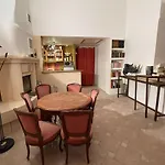 Small Artist's House I Petite Maison D'artiste *
