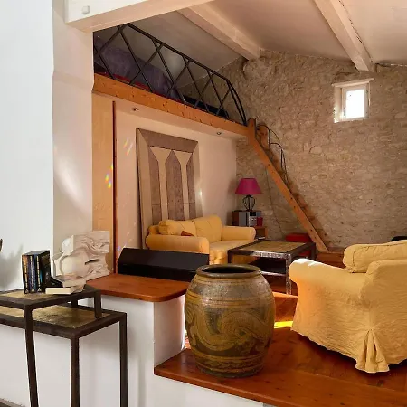 Small Artist's House I Petite Maison D'artiste *
