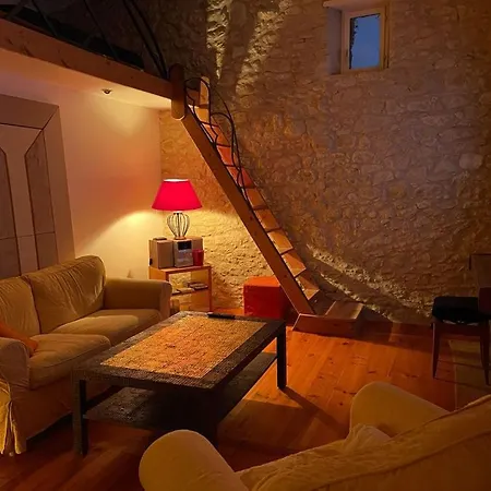 Semesterbostad Small Artist's House I Petite Maison D'artiste